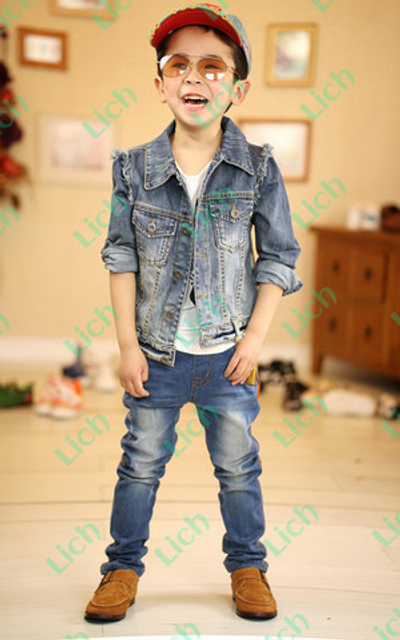 Пиджак с потертостями и принтом на спине