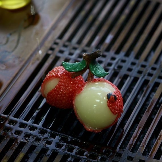 Чайная игрушка меняющая цвет "Восковая ягода"