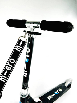 Самокат Micro Sprite чёрный LED + Ремень для переноски черный