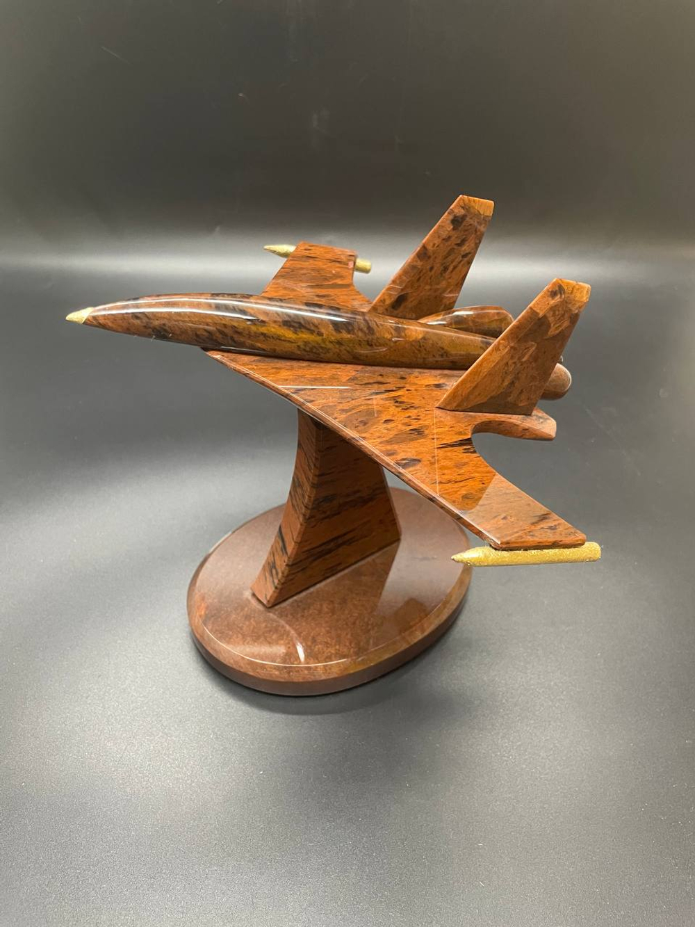 Истребитель из обсидиана в подарочной коробке