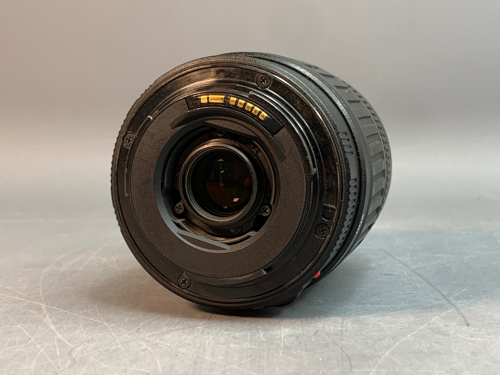 Tamron AF 18-200mm 3.5-6.3 XR Di II LD IF Macro Canon EF, внутри пылинки