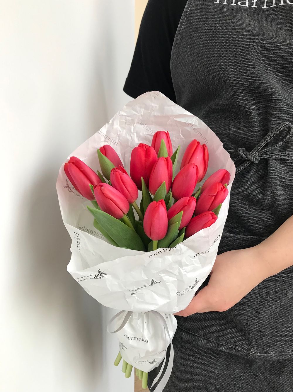 Букет из 15 красных тюльпанов