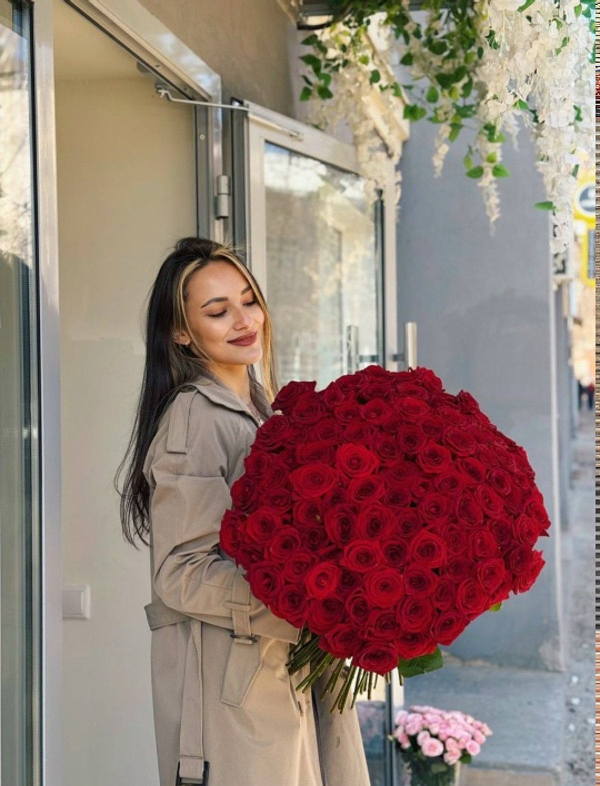 Шикарный букет из 101 розы сорта Red Naomi 60см
