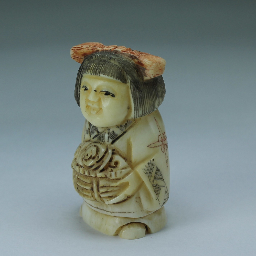 Нэцкэ Гейша с корзиной цветов