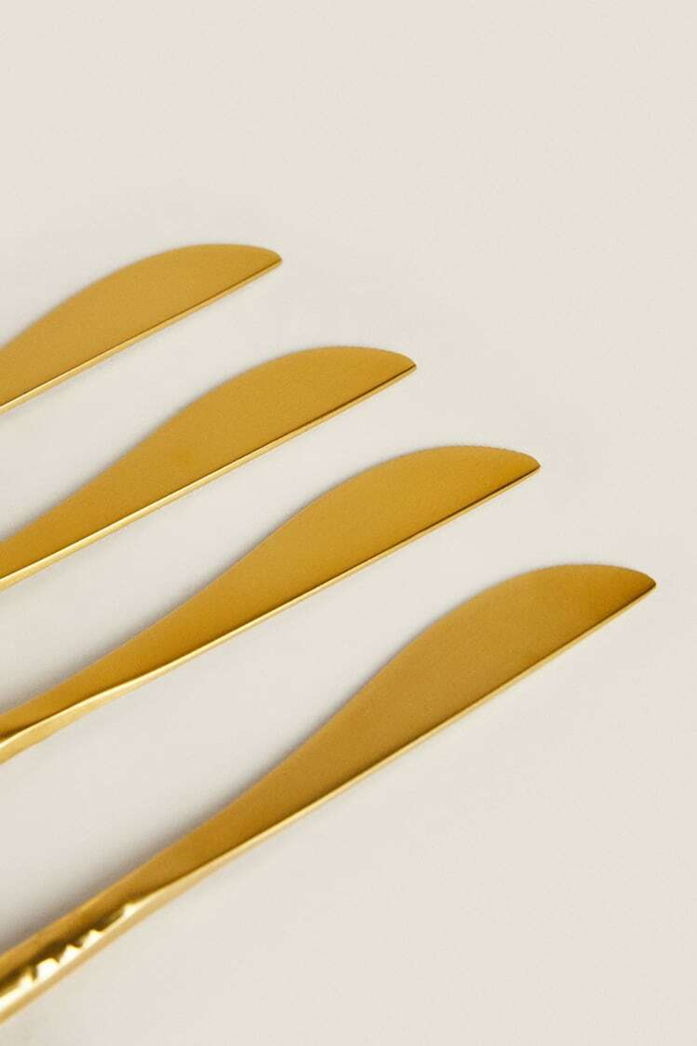 ZARA HOME НАБОР НОЖЕЙ С РЕЛЬЕФНОЙ РУЧКОЙ, ЗОЛОТОЙ