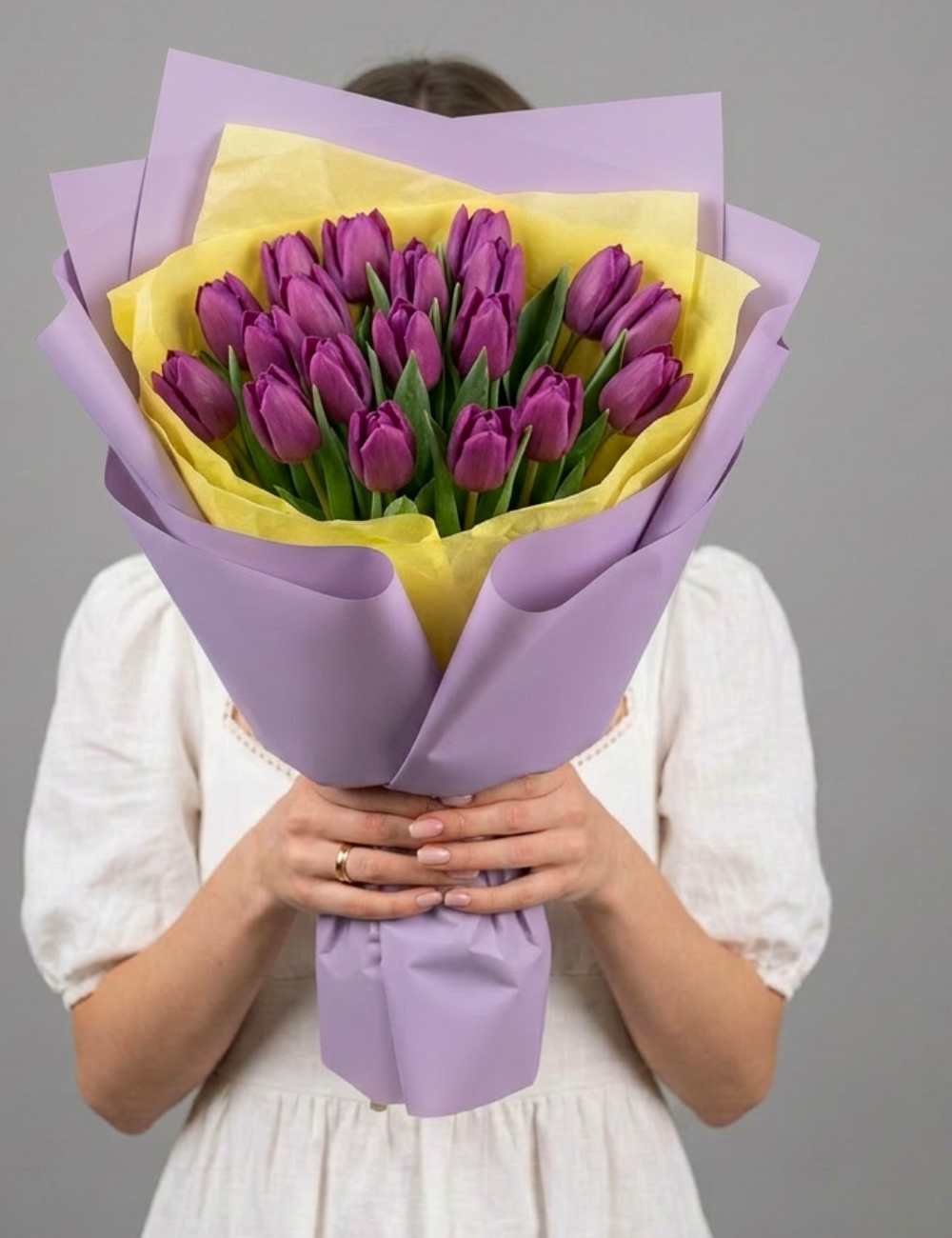 Букет из фиолетовых тюльпанов
