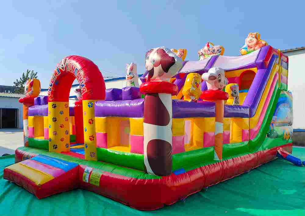 Коммерческий надувной батут «Весёлая компания»,  8*6*5 м.