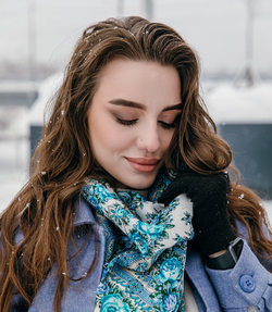 Платок шерстяной с шелковой бахромой