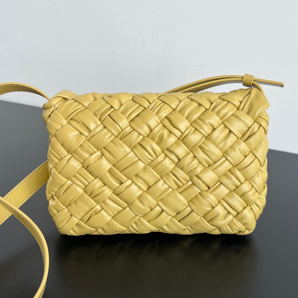 Bottega Veneta Small Rumple Messenger 21 cm