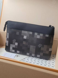Клатч Louis Vuitton Voyage