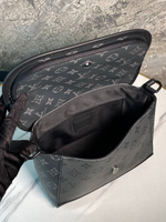 Сумка-мессенджер Louis Vuitton