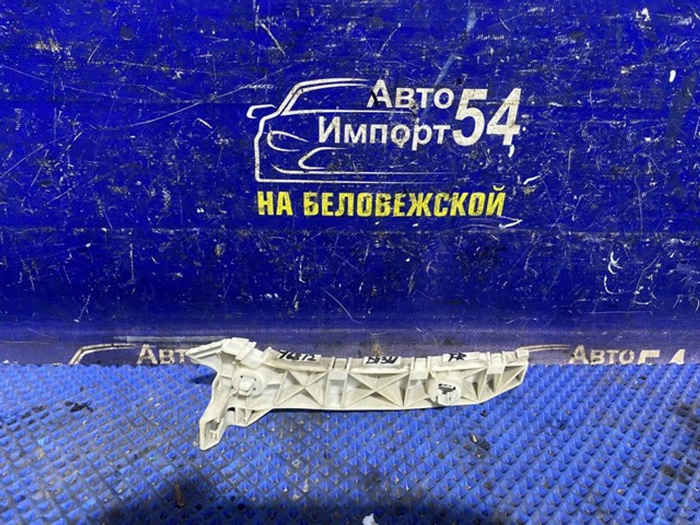 Крепление бампера переднее правое MAZDA DEMIO 2005-2007
