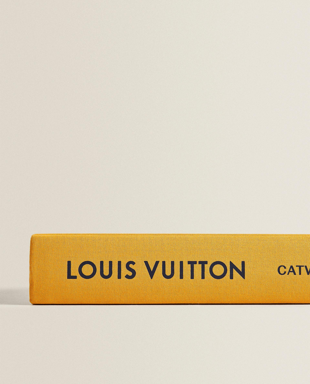Louis Vuitton Catwalk. Полная коллекция подиумных образов (на английском языке)