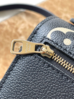 Louis Vuitton Pochette Metis East West