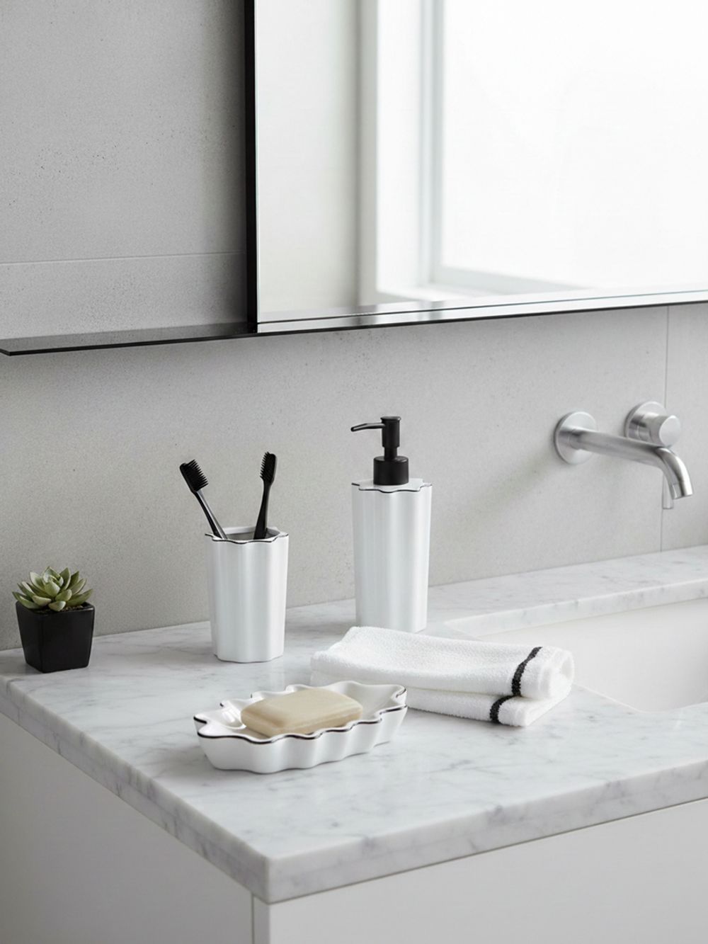 Диспенсер для жидкого мыла Camellia, белый