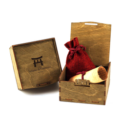 Нэцкэ Гейша с корзиной рыбы