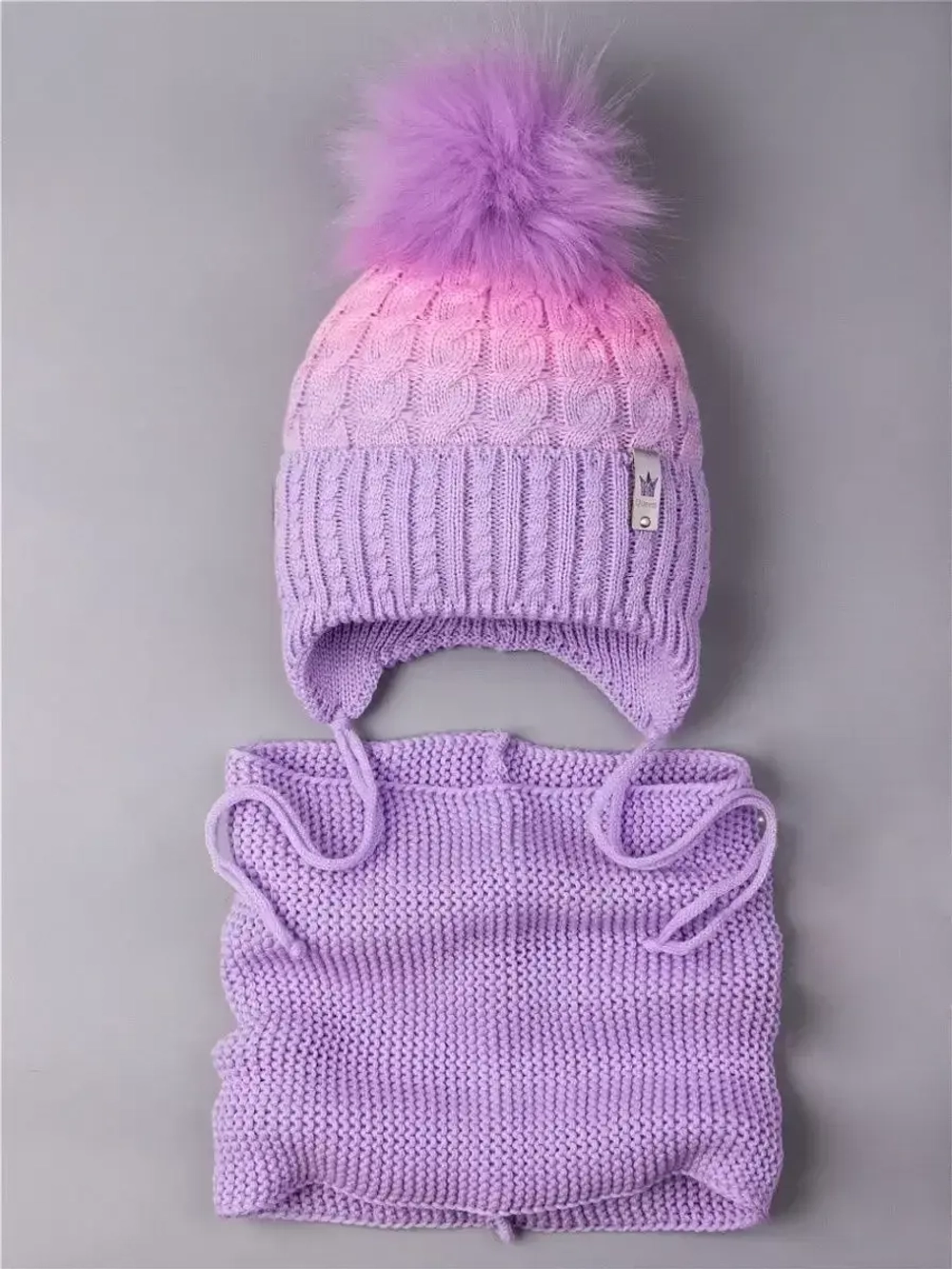 Шапка для девочки зимняя вязаная с помпоном и снуд