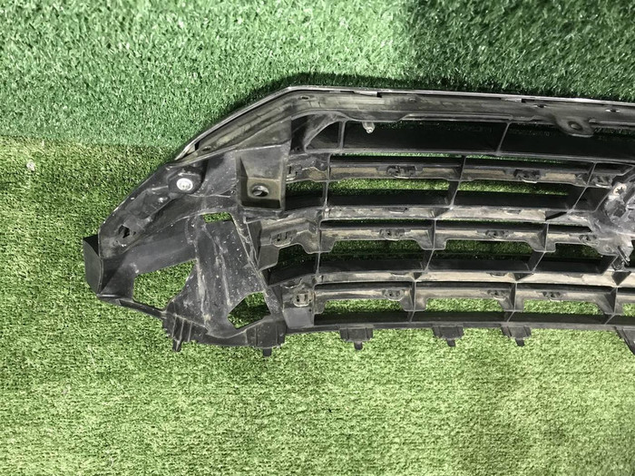 Решетка радиатора Toyota Land Cruiser 200 (2015-2021)