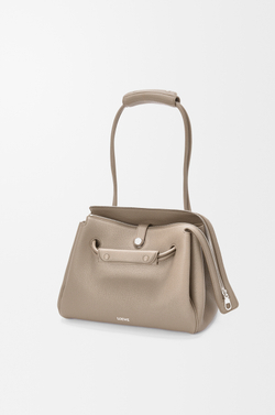 Loewe Сумка Madrid среднего размера из мягкой зернистой телячьей кожи, цвет глины