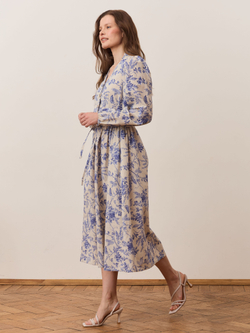 Платье с воротником стойкой