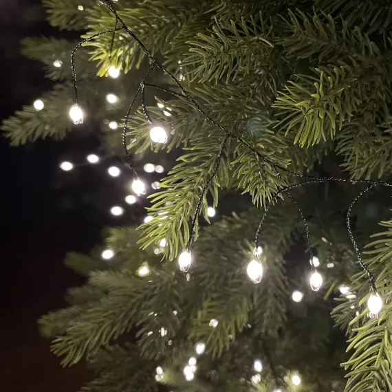 Светодиодная нить Капли 400 белых ламп, 10 м., 24В, черный провод, LUCA (84917)