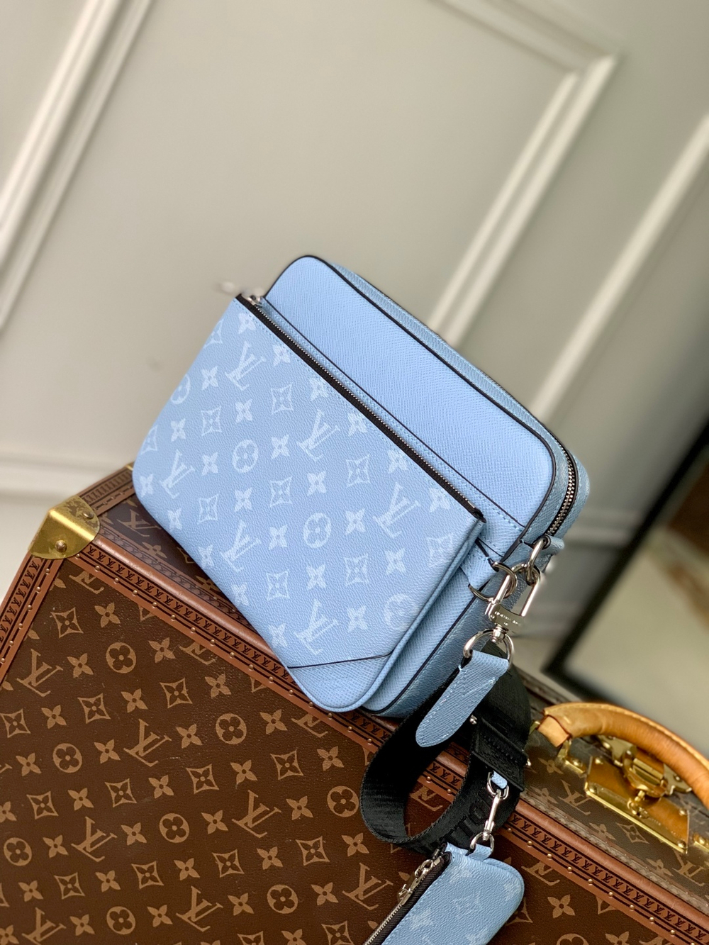 Louis Vuitton Trio Messenger