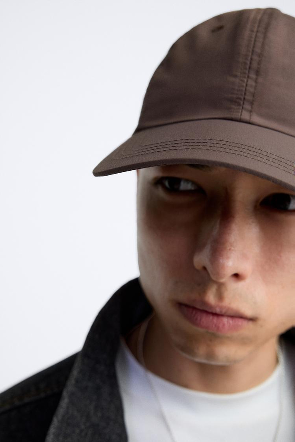 ZARA КЕПКА ИЗ ВЫСОКОТЕХНОЛОГИЧНОЙ ТКАНИ, КОРИЧНЕВЫЙ