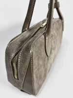 Женская сумка-багет из натуральной замши цвета тауп