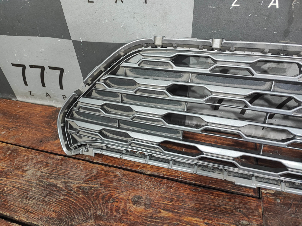 Решетка радиатора Toyota RAV4 V (XA50) 18-нв Б/У Оригинал 5311242190