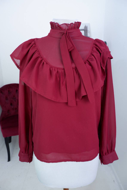 Блузка для романтичного образа, визуально на 44 размер