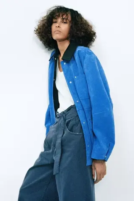 ZARA ЗАМШЕВАЯ КУРТКА ОВЕРСАЙЗ С КОНТРАСТНЫМИ ДЕТАЛЯМИ, НАСЫЩЕННЫЙ СИНИЙ