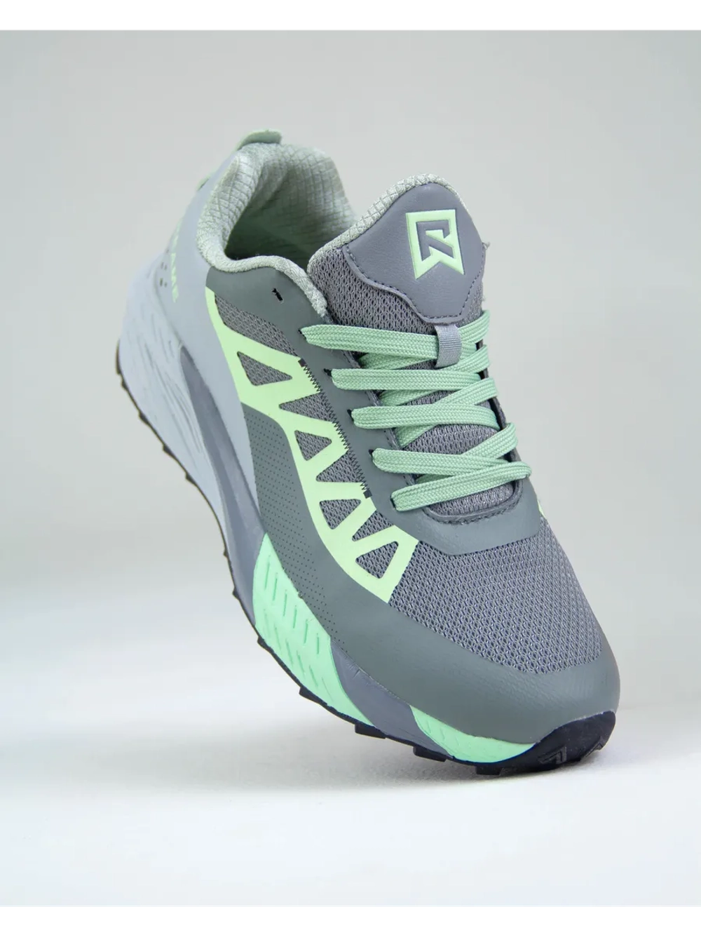 Облегченные беговые кроссовки