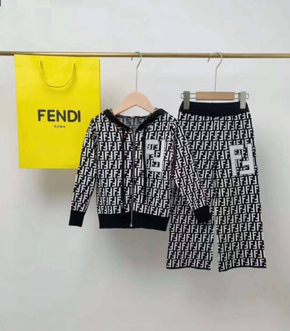 Детский костюм Fendi для девочки