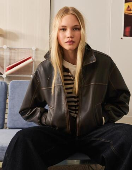 BERSHKA Куртка из искусственной кожи, коричневый