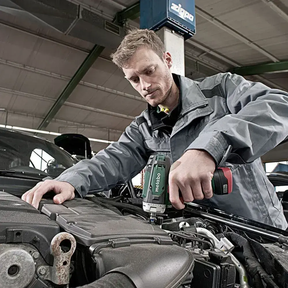 Аккумуляторная дрель-шуруповерт Metabo PowerMaxx BS +LC 40 618140310