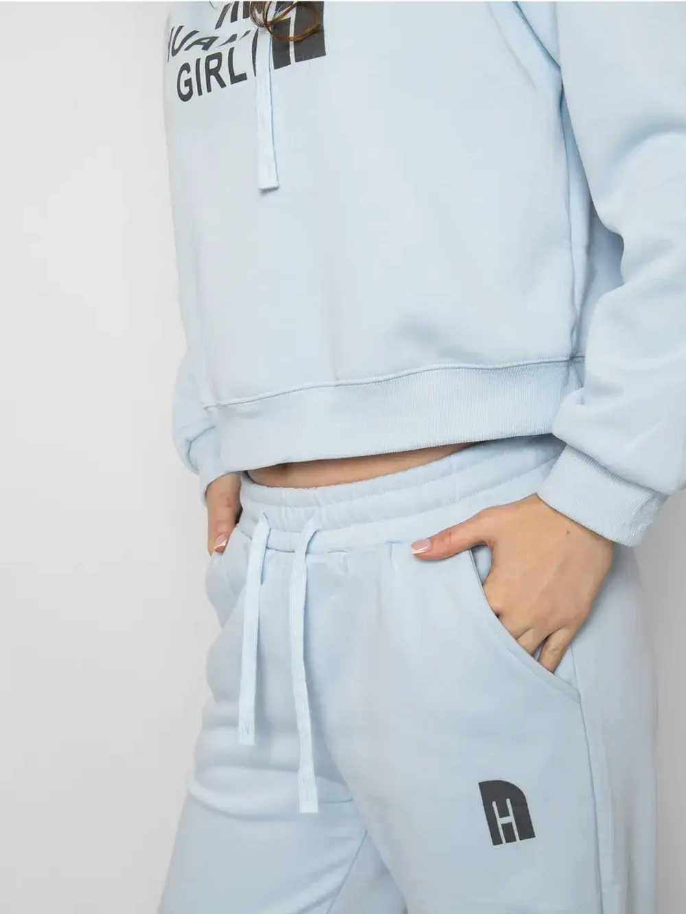 Спортивный костюм с капюшоном