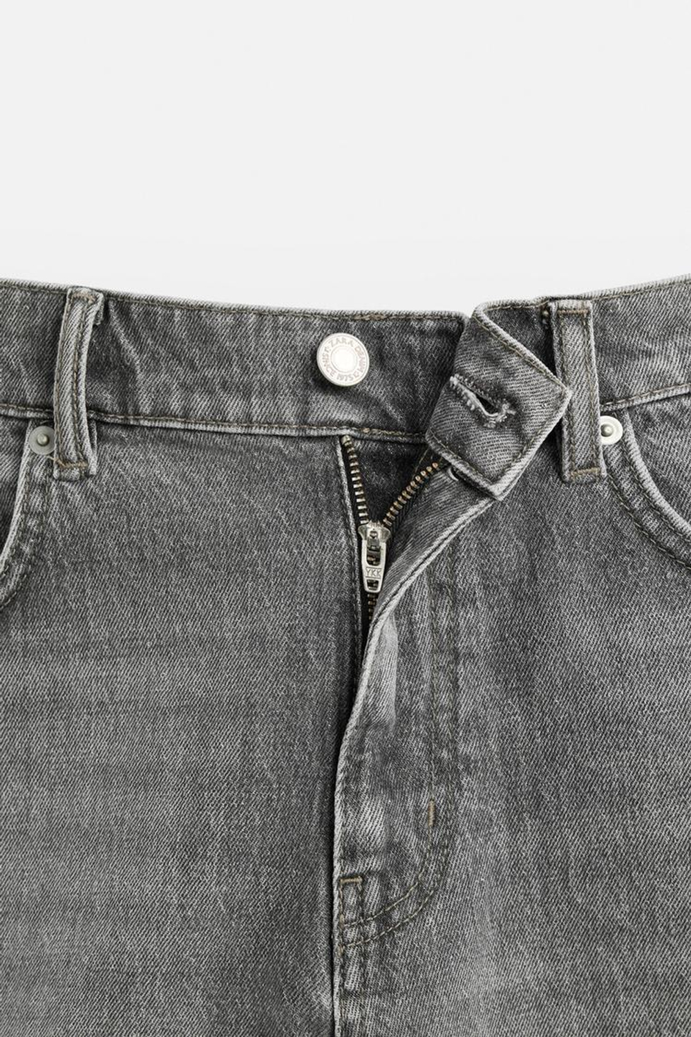 ZARA ДЖИНСОВЫЕ ШОРТЫ REGULAR FIT, СЕРЫЙ