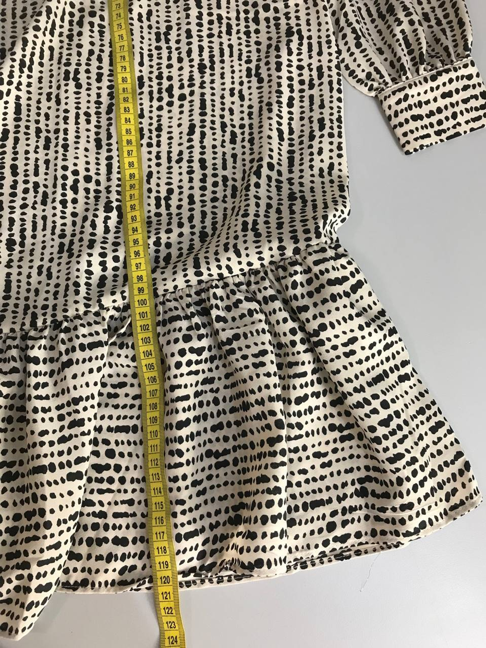 Платье приятной расцветки, визуально на 46 размер