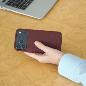 Чехол-накладка кожаная для iPhone 17 Pro Max, теленок бордового цвета