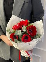 Букет из красных анемонов