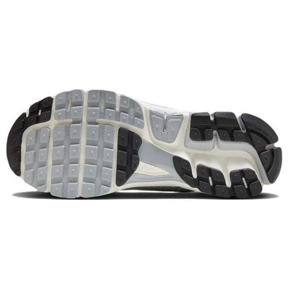 Nike Air Zoom Vomero 5 Бежевые кроссовки Низкие Женские