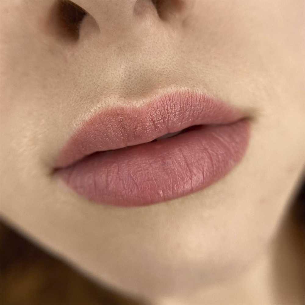 Перманентный макияж губ цвет карамельный