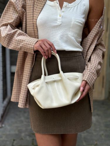 Кожаная сумка-мини в молочном цвете