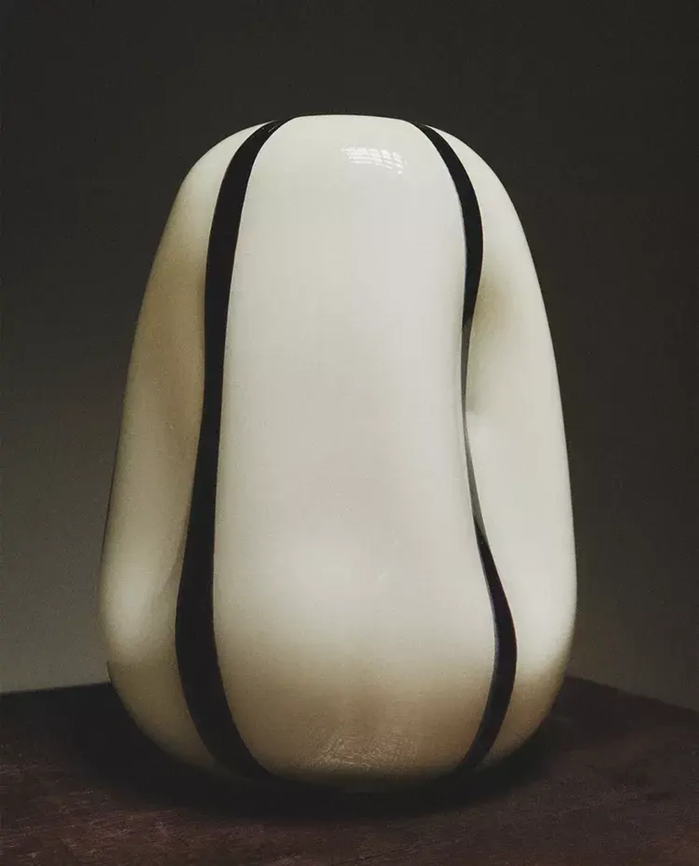 ZARA HOME ВАЗА ИЗ СТЕКЛА С УЗОРОМ В ПОЛОСКУ АСИММЕТРИЧНОЙ ФОРМЫ, БЕЛЫЙ