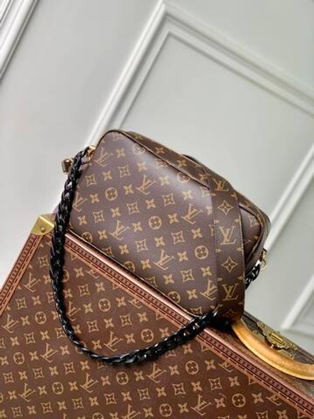Louis Vuitton Trousse Toilette 28 Clutch