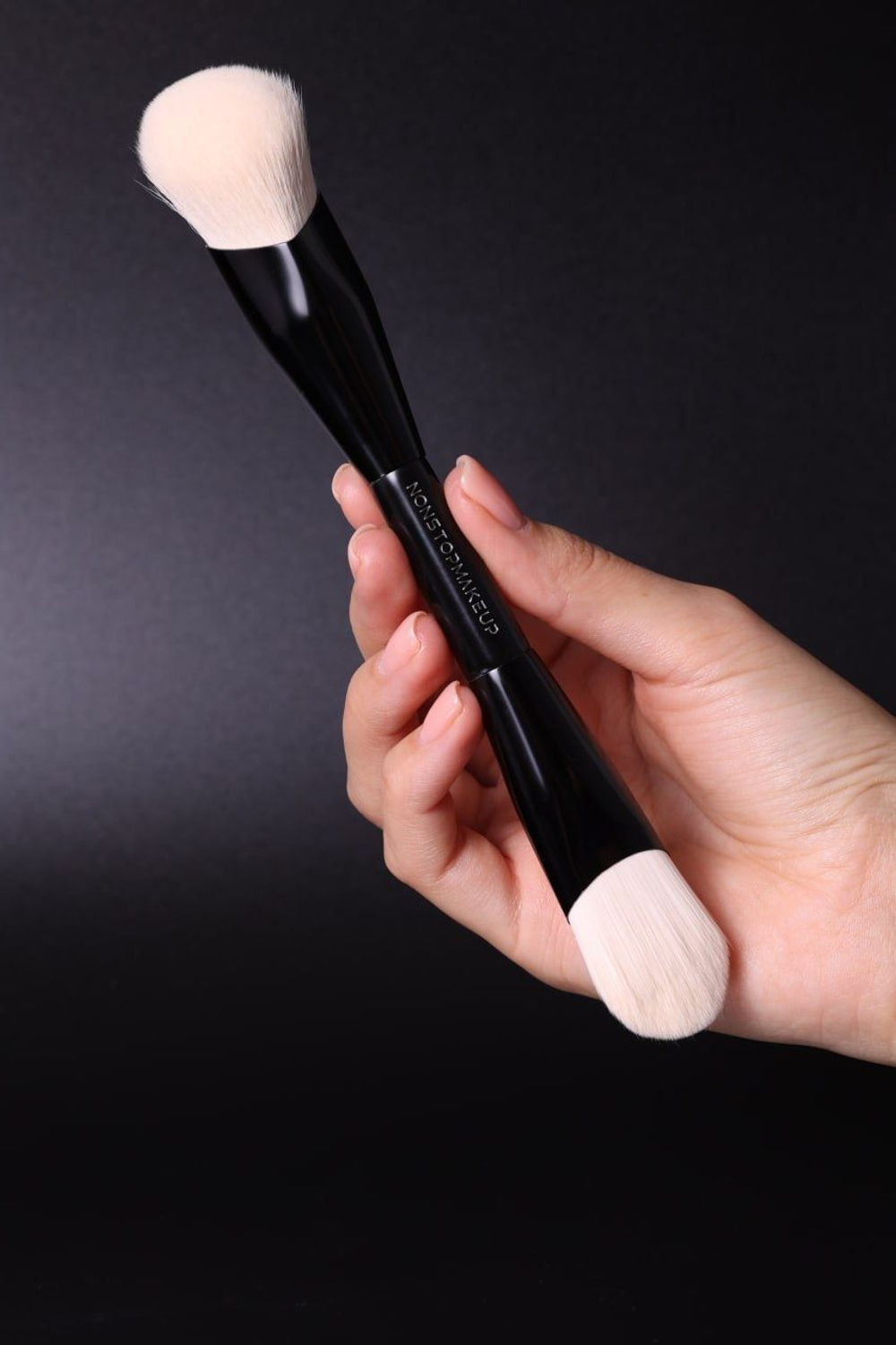 NONSTOPMAKEUP BS03 Flawless Finish Foundation Brush, Кисть для тона, скульптора, румян, двусторонняя кисть, высококачественный синтетический ворс, черная, 1 шт