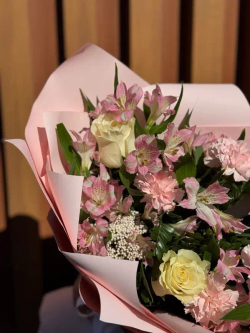 Букет цветов  Клубничный Чизкейк