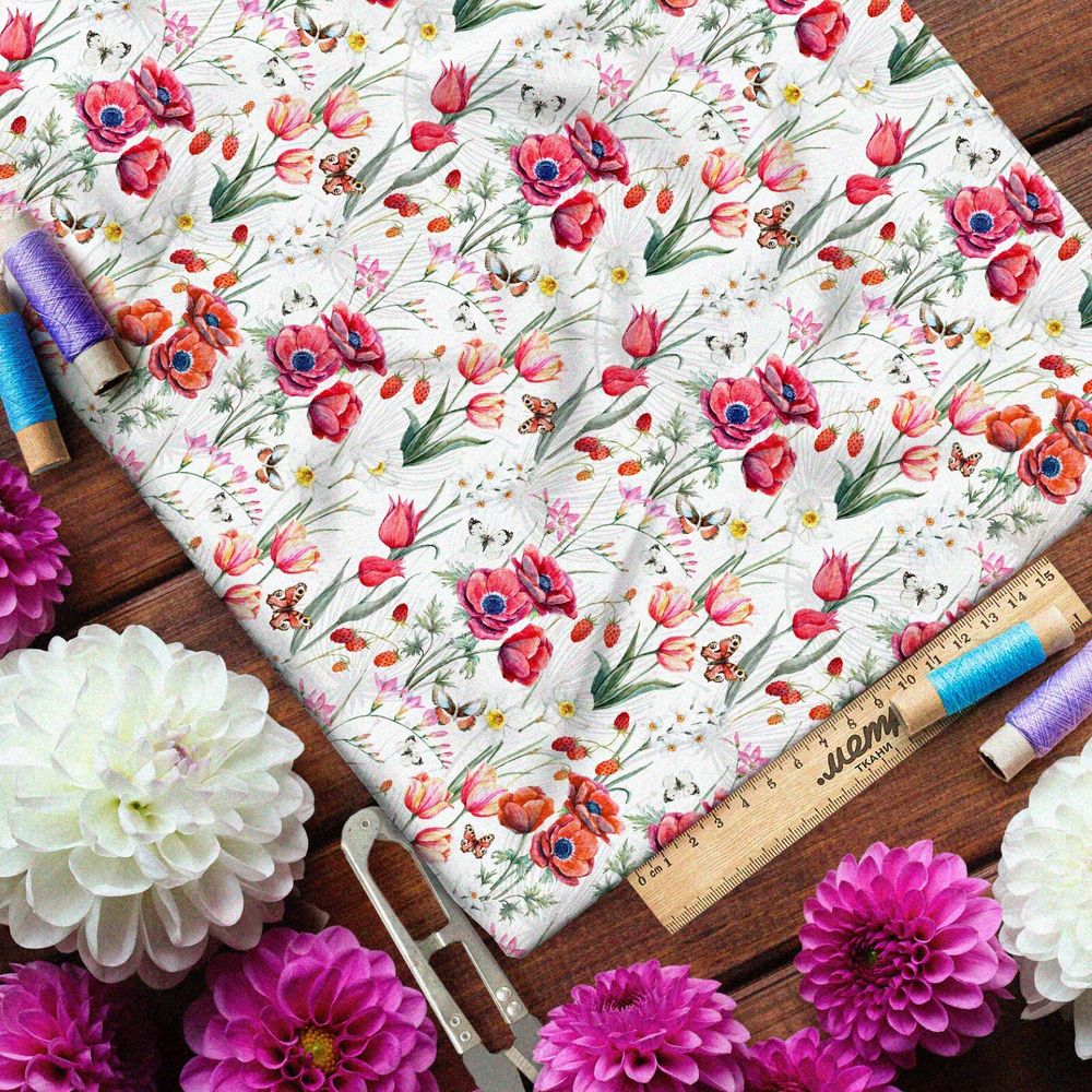 Ткань дюспо полевые цветы и сиреневые маки на бежевом фоне