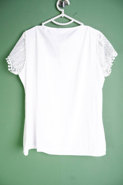 Блузка для романтического образа, визуально на 46 размер