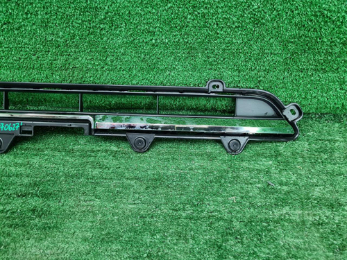 Решетка переднего бампера Land Cruiser 300 (21-нв)